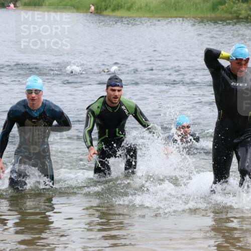 21.06.2025 - 27. Vierlanden-Triathlon Lena Gebhardt http://msf.ph/oto/8038139 15.06.2025 12:10:14 Schwimmen 1039, 1040, 1041, 1042, 1043 meine-sportfotos.de