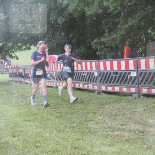 21.06.2025 - 27. Vierlanden-Triathlon KatJ http://msf.ph/oto/8038140 15.06.2025 14:20:14 Ziel 910, 1209, 1213 meine-sportfotos.de