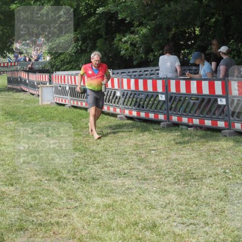 15.06.2025 - 27. Vierlanden-Triathlon KatJ http://msf.ph/oto/8038146 15.06.2025 11:32:04 Schwimmen  meine-sportfotos.de
