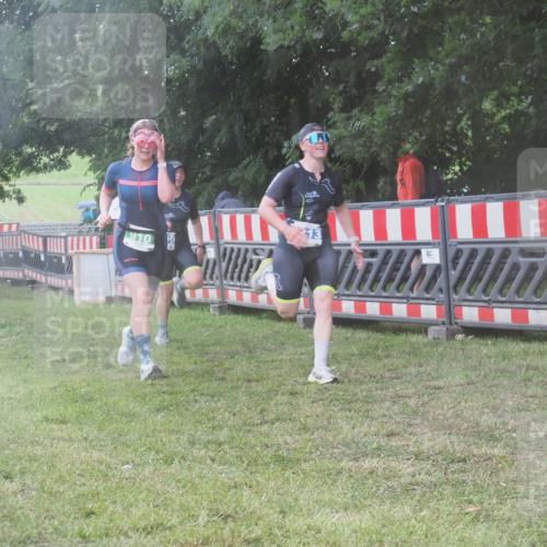 21.06.2025 - 27. Vierlanden-Triathlon KatJ http://msf.ph/oto/8038158 15.06.2025 14:20:15 Ziel 910, 1209, 1213 meine-sportfotos.de
