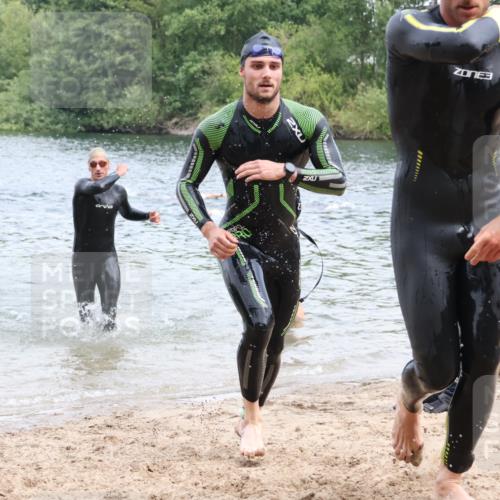 21.06.2025 - 27. Vierlanden-Triathlon Lena Gebhardt http://msf.ph/oto/8038163 15.06.2025 12:10:18 Schwimmen 1039, 1040, 1041, 1042, 1043 meine-sportfotos.de