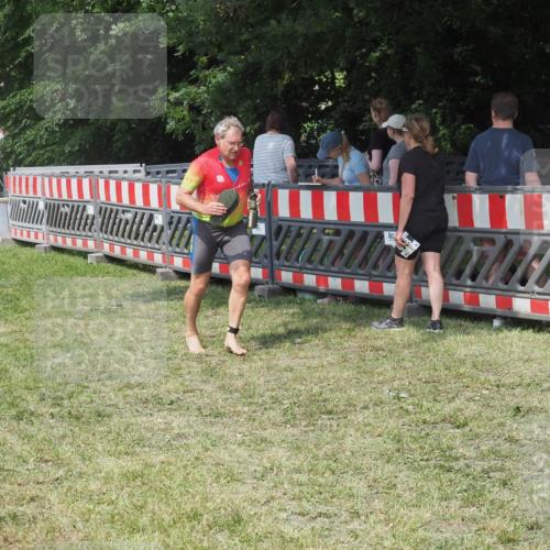 15.06.2025 - 27. Vierlanden-Triathlon KatJ http://msf.ph/oto/8038170 15.06.2025 11:32:05 Schwimmen  meine-sportfotos.de