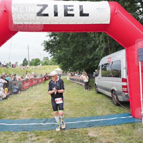 21.06.2025 - 27. Vierlanden-Triathlon MichiJ http://msf.ph/oto/8038172 15.06.2026 13:15:41 Ziel 77 meine-sportfotos.de
