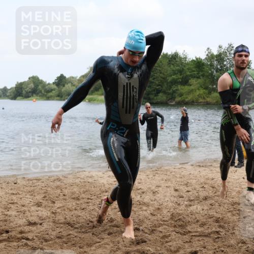 21.06.2025 - 27. Vierlanden-Triathlon Lena Gebhardt http://msf.ph/oto/8038174 15.06.2025 12:10:19 Schwimmen 1039, 1040, 1041, 1042, 1043 meine-sportfotos.de