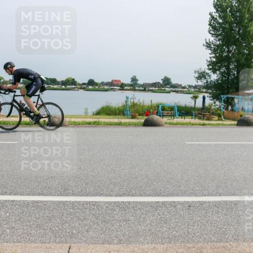 21.06.2025 - 27. Vierlanden-Triathlon H.Heesch http://msf.ph/oto/8038185 15.06.2025 11:48:17 Radfahren 646, 657, 701, 859, 860, 862 meine-sportfotos.de