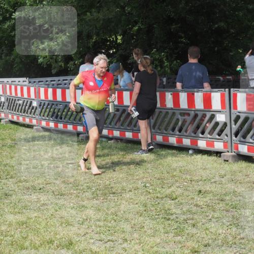 15.06.2025 - 27. Vierlanden-Triathlon KatJ http://msf.ph/oto/8038190 15.06.2025 11:32:05 Schwimmen  meine-sportfotos.de