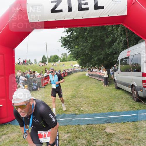 21.06.2025 - 27. Vierlanden-Triathlon MichiJ http://msf.ph/oto/8038194 15.06.2026 13:15:46 Ziel 77, 722 meine-sportfotos.de