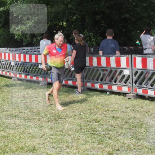 15.06.2025 - 27. Vierlanden-Triathlon KatJ http://msf.ph/oto/8038197 15.06.2025 11:32:05 Schwimmen  meine-sportfotos.de