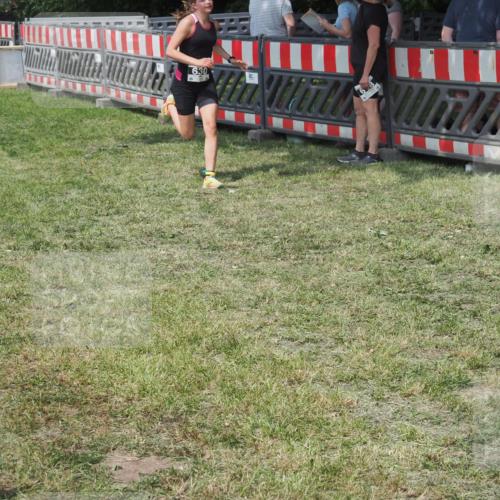 15.06.2025 - 27. Vierlanden-Triathlon KatJ http://msf.ph/oto/8038208 15.06.2025 11:32:10 Schwimmen  meine-sportfotos.de