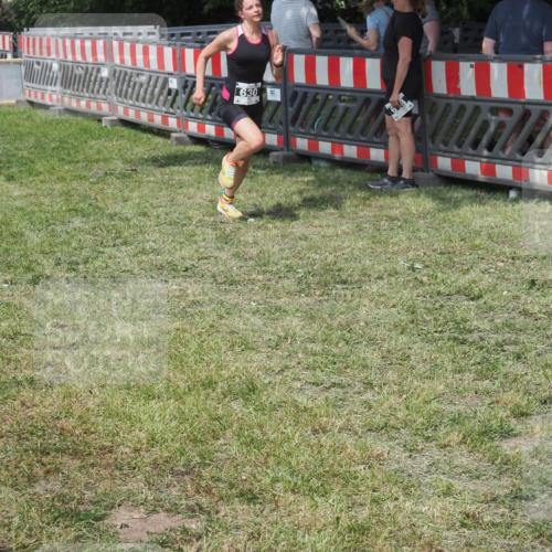 15.06.2025 - 27. Vierlanden-Triathlon KatJ http://msf.ph/oto/8038215 15.06.2025 11:32:10 Schwimmen  meine-sportfotos.de