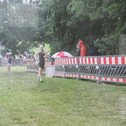 21.06.2025 - 27. Vierlanden-Triathlon KatJ http://msf.ph/oto/8038218 15.06.2025 14:20:25 Ziel 1242, 1285 meine-sportfotos.de