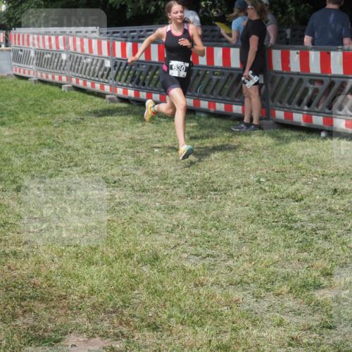 15.06.2025 - 27. Vierlanden-Triathlon KatJ http://msf.ph/oto/8038223 15.06.2025 11:32:10 Schwimmen  meine-sportfotos.de