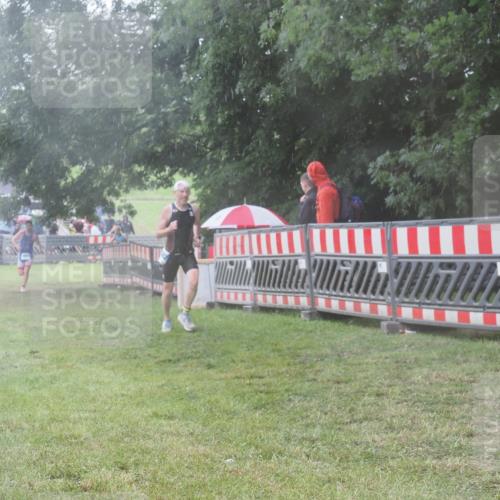 21.06.2025 - 27. Vierlanden-Triathlon KatJ http://msf.ph/oto/8038225 15.06.2025 14:20:25 Ziel 1242, 1285 meine-sportfotos.de