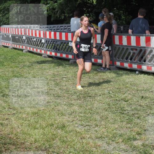 15.06.2025 - 27. Vierlanden-Triathlon KatJ http://msf.ph/oto/8038228 15.06.2025 11:32:10 Schwimmen  meine-sportfotos.de