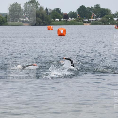 21.06.2025 - 27. Vierlanden-Triathlon Lena Gebhardt http://msf.ph/oto/8038233 15.06.2025 12:10:36 Schwimmen  meine-sportfotos.de