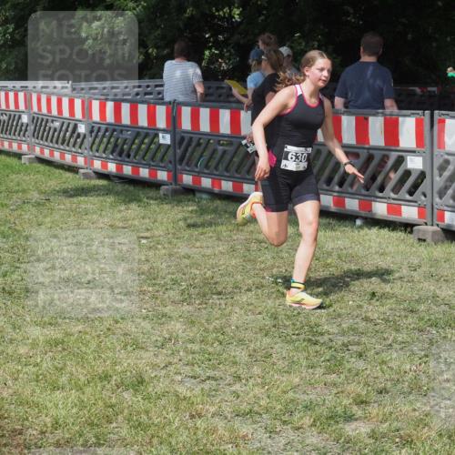 15.06.2025 - 27. Vierlanden-Triathlon KatJ http://msf.ph/oto/8038237 15.06.2025 11:32:11 Schwimmen  meine-sportfotos.de