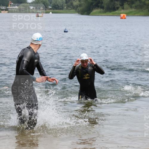 21.06.2025 - 27. Vierlanden-Triathlon Lena Gebhardt http://msf.ph/oto/8038239 15.06.2025 12:10:51 Schwimmen 1044, 1045, 1047, 1048 meine-sportfotos.de