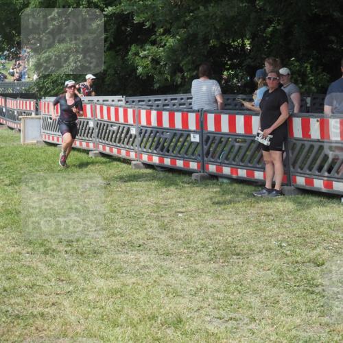 15.06.2025 - 27. Vierlanden-Triathlon KatJ http://msf.ph/oto/8038240 15.06.2025 11:32:12 Schwimmen  meine-sportfotos.de