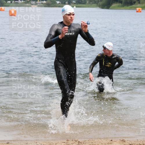21.06.2025 - 27. Vierlanden-Triathlon Lena Gebhardt http://msf.ph/oto/8038246 15.06.2025 12:10:53 Schwimmen 1044, 1045, 1047, 1048 meine-sportfotos.de