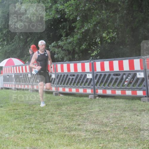 21.06.2025 - 27. Vierlanden-Triathlon KatJ http://msf.ph/oto/8038248 15.06.2025 14:20:27 Ziel 1242, 1285 meine-sportfotos.de