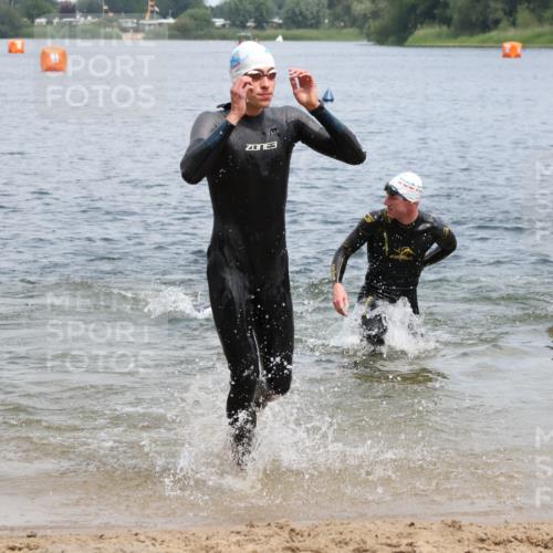 21.06.2025 - 27. Vierlanden-Triathlon Lena Gebhardt http://msf.ph/oto/8038251 15.06.2025 12:10:53 Schwimmen 1044, 1045, 1047, 1048 meine-sportfotos.de