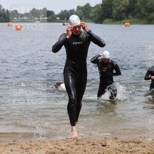 21.06.2025 - 27. Vierlanden-Triathlon Lena Gebhardt http://msf.ph/oto/8038253 15.06.2025 12:10:53 Schwimmen 1044, 1045, 1047, 1048 meine-sportfotos.de