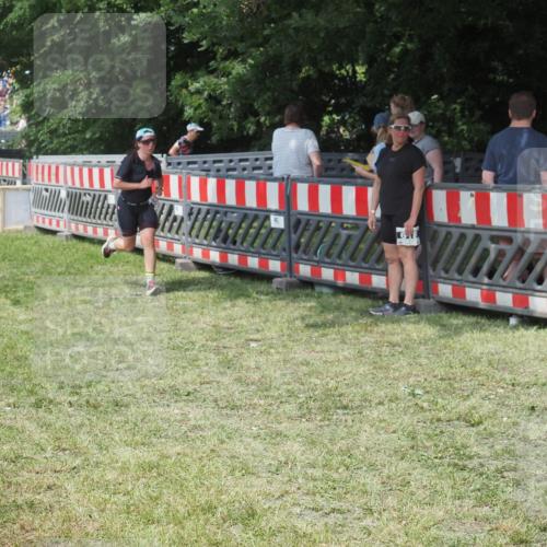15.06.2025 - 27. Vierlanden-Triathlon KatJ http://msf.ph/oto/8038254 15.06.2025 11:32:12 Schwimmen  meine-sportfotos.de