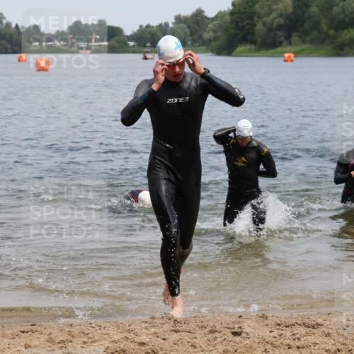 21.06.2025 - 27. Vierlanden-Triathlon Lena Gebhardt http://msf.ph/oto/8038256 15.06.2025 12:10:53 Schwimmen 1044, 1045, 1047, 1048 meine-sportfotos.de