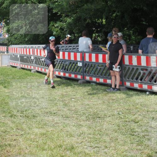 15.06.2025 - 27. Vierlanden-Triathlon KatJ http://msf.ph/oto/8038262 15.06.2025 11:32:12 Schwimmen  meine-sportfotos.de