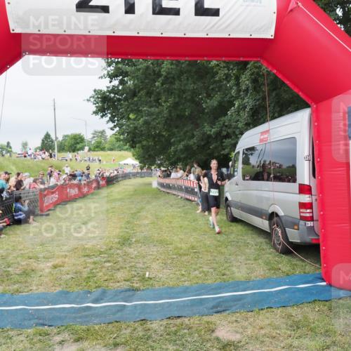 21.06.2025 - 27. Vierlanden-Triathlon MichiJ http://msf.ph/oto/8038264 15.06.2026 13:16:01 Ziel 793 meine-sportfotos.de