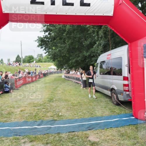 21.06.2025 - 27. Vierlanden-Triathlon MichiJ http://msf.ph/oto/8038273 15.06.2026 13:16:01 Ziel 793 meine-sportfotos.de