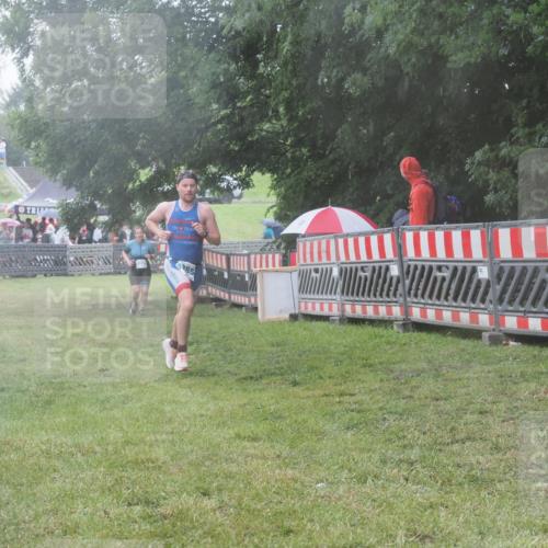 21.06.2025 - 27. Vierlanden-Triathlon KatJ http://msf.ph/oto/8038285 15.06.2025 14:20:30 Ziel 1225, 1242, 1285 meine-sportfotos.de