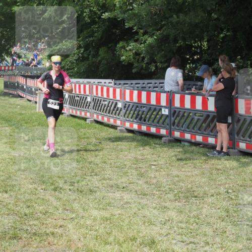 15.06.2025 - 27. Vierlanden-Triathlon KatJ http://msf.ph/oto/8038297 15.06.2025 11:32:21 Schwimmen  meine-sportfotos.de