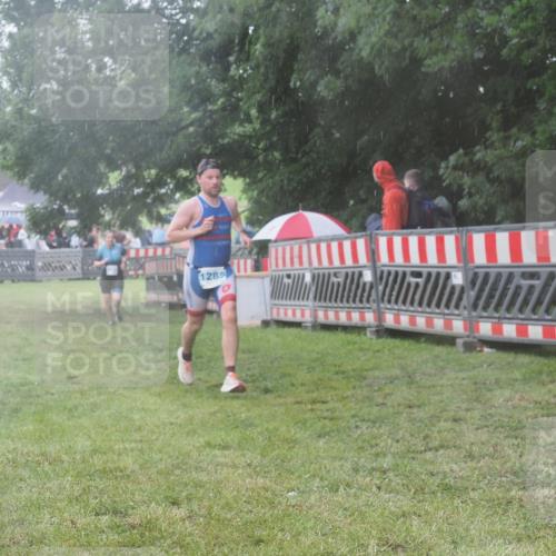 21.06.2025 - 27. Vierlanden-Triathlon KatJ http://msf.ph/oto/8038301 15.06.2025 14:20:30 Ziel 1225, 1242, 1285 meine-sportfotos.de