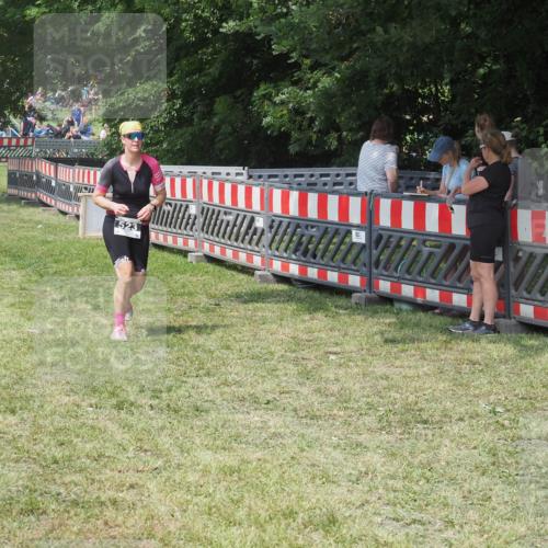 15.06.2025 - 27. Vierlanden-Triathlon KatJ http://msf.ph/oto/8038302 15.06.2025 11:32:21 Schwimmen  meine-sportfotos.de