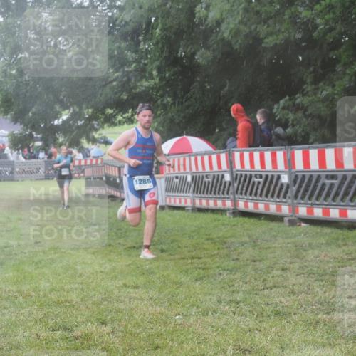 21.06.2025 - 27. Vierlanden-Triathlon KatJ http://msf.ph/oto/8038305 15.06.2025 14:20:30 Ziel 1225, 1242, 1285 meine-sportfotos.de