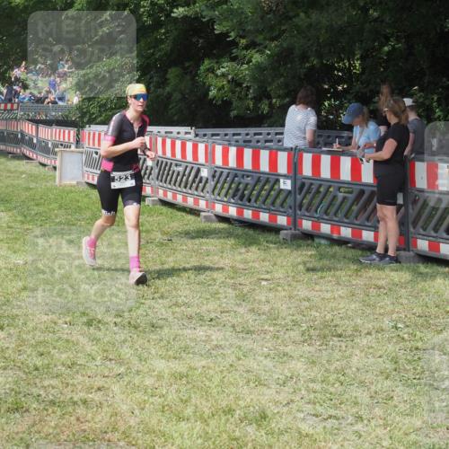 15.06.2025 - 27. Vierlanden-Triathlon KatJ http://msf.ph/oto/8038311 15.06.2025 11:32:21 Schwimmen  meine-sportfotos.de