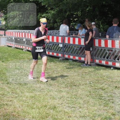 15.06.2025 - 27. Vierlanden-Triathlon KatJ http://msf.ph/oto/8038328 15.06.2025 11:32:22 Schwimmen  meine-sportfotos.de