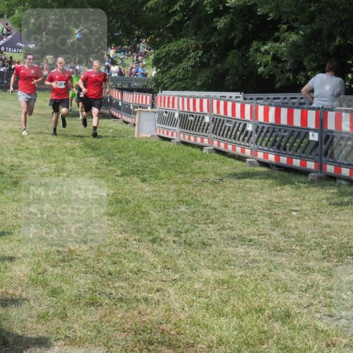 15.06.2025 - 27. Vierlanden-Triathlon KatJ http://msf.ph/oto/8038332 15.06.2025 11:32:35 Schwimmen  meine-sportfotos.de