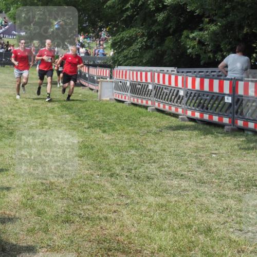 15.06.2025 - 27. Vierlanden-Triathlon KatJ http://msf.ph/oto/8038335 15.06.2025 11:32:35 Schwimmen  meine-sportfotos.de