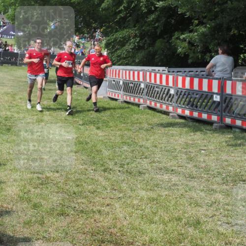 15.06.2025 - 27. Vierlanden-Triathlon KatJ http://msf.ph/oto/8038345 15.06.2025 11:32:36 Schwimmen  meine-sportfotos.de