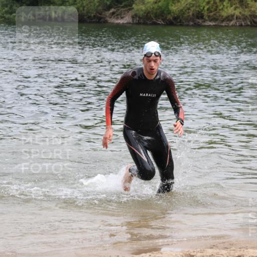21.06.2025 - 27. Vierlanden-Triathlon Lena Gebhardt http://msf.ph/oto/8038362 15.06.2025 12:11:01 Schwimmen 1044, 1045, 1046, 1047, 1048 meine-sportfotos.de