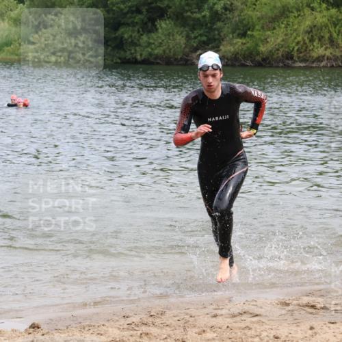 21.06.2025 - 27. Vierlanden-Triathlon Lena Gebhardt http://msf.ph/oto/8038367 15.06.2025 12:11:03 Schwimmen 1044, 1045, 1046, 1047, 1048 meine-sportfotos.de