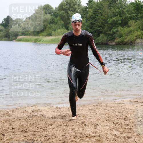 21.06.2025 - 27. Vierlanden-Triathlon Lena Gebhardt http://msf.ph/oto/8038380 15.06.2025 12:11:04 Schwimmen 1044, 1045, 1046, 1047, 1048 meine-sportfotos.de