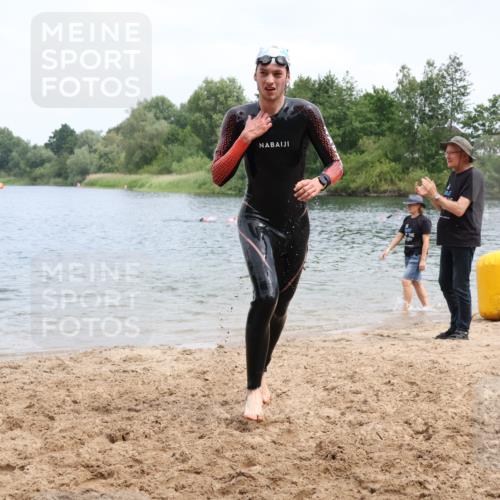21.06.2025 - 27. Vierlanden-Triathlon Lena Gebhardt http://msf.ph/oto/8038382 15.06.2025 12:11:05 Schwimmen 1044, 1045, 1046, 1047, 1048 meine-sportfotos.de