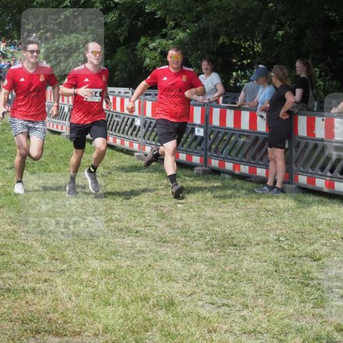 15.06.2025 - 27. Vierlanden-Triathlon KatJ http://msf.ph/oto/8038386 15.06.2025 11:32:37 Schwimmen  meine-sportfotos.de