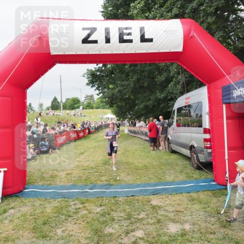 21.06.2025 - 27. Vierlanden-Triathlon MichiJ http://msf.ph/oto/8038394 15.06.2026 13:17:41 Ziel 216 meine-sportfotos.de