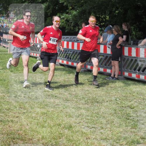 15.06.2025 - 27. Vierlanden-Triathlon KatJ http://msf.ph/oto/8038396 15.06.2025 11:32:38 Schwimmen  meine-sportfotos.de