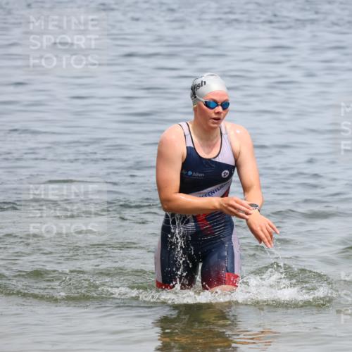 21.06.2025 - 27. Vierlanden-Triathlon Lena Gebhardt http://msf.ph/oto/8038398 15.06.2025 12:24:53 Schwimmen 1049 meine-sportfotos.de