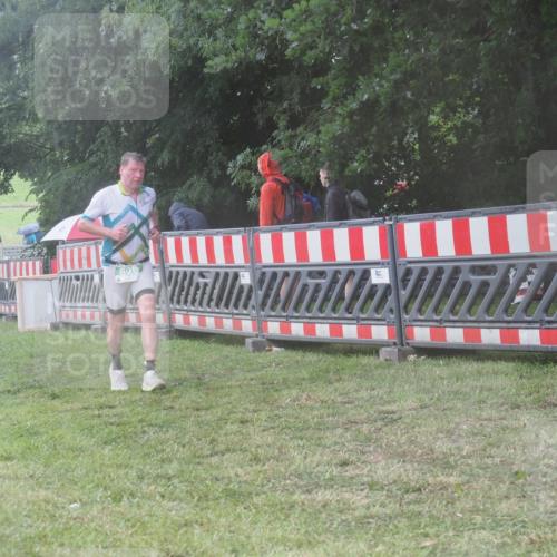 21.06.2025 - 27. Vierlanden-Triathlon KatJ http://msf.ph/oto/8038399 15.06.2025 14:20:46 Ziel 806 meine-sportfotos.de